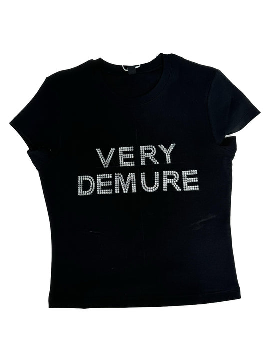 VERY DEMURE BABY TEE